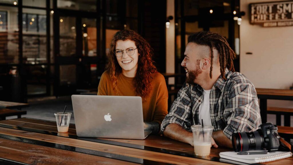 Empresas para ficar de olho em oportunidades de trabalho e vagas remotas