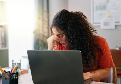 Doomjobbing descreve a busca contínua e pouco criteriosa por vagas de emprego